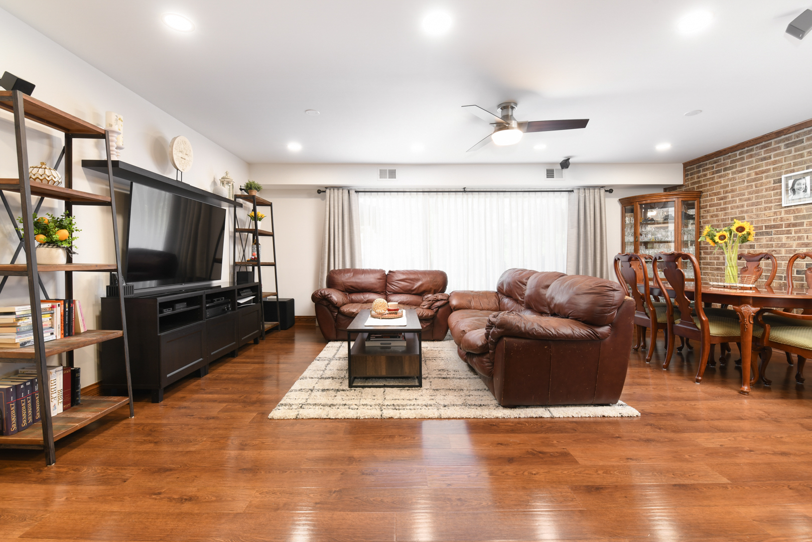 9051 S Roberts Road #307, Hickory Hills, IL 60457