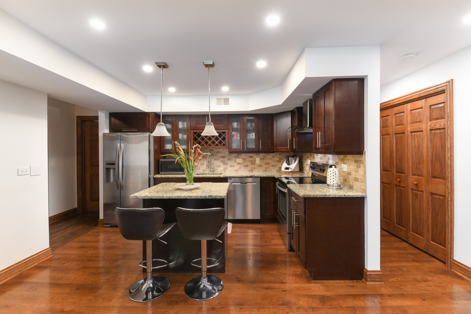 9051 S Roberts Road #307, Hickory Hills, IL 60457