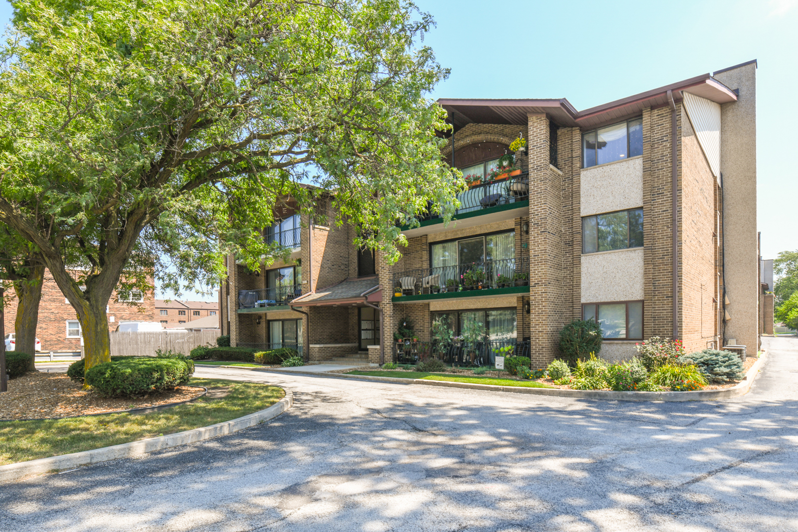 9051 S Roberts Road #307, Hickory Hills, IL 60457