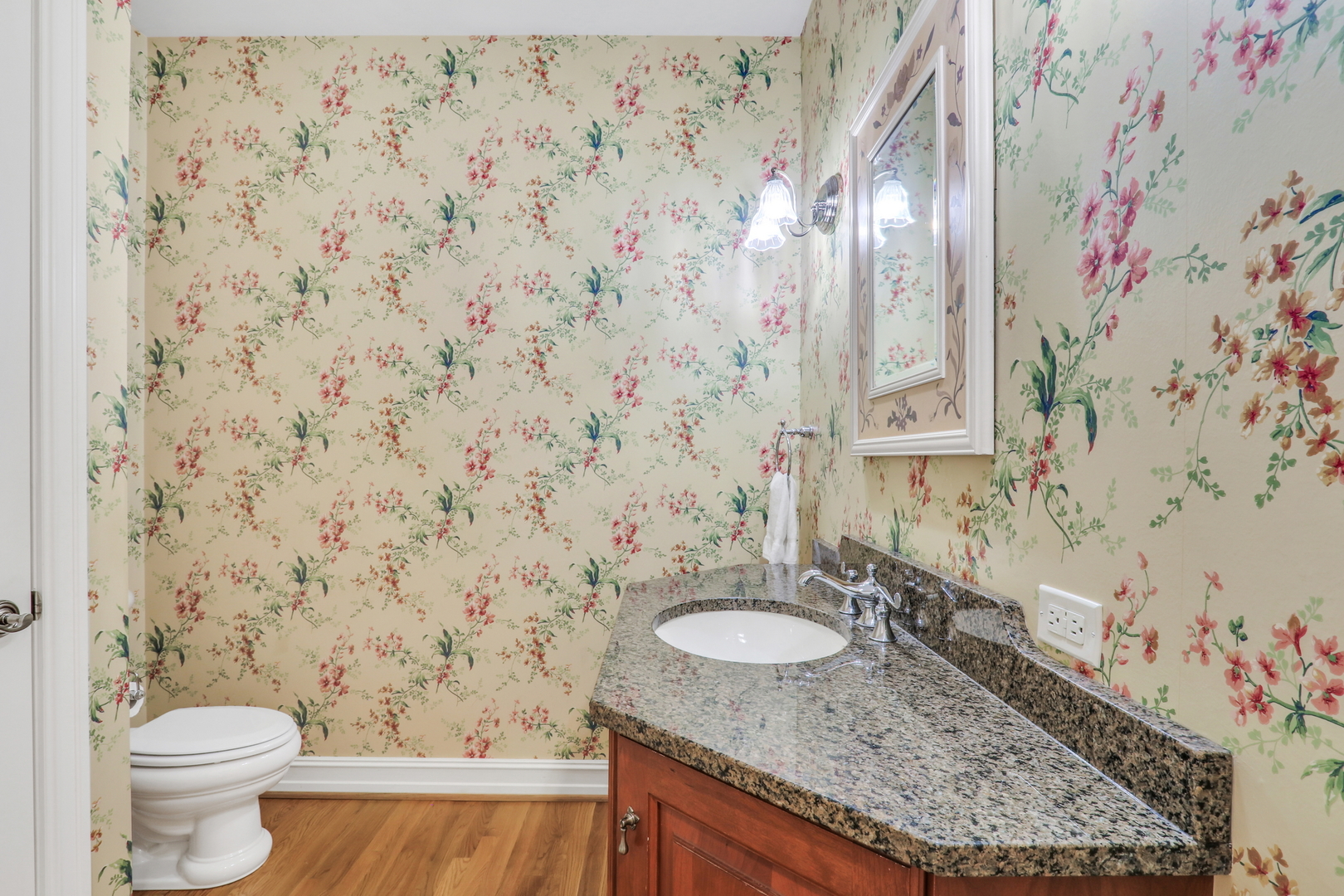 5684 Wolf Road, Western Springs, IL 60558