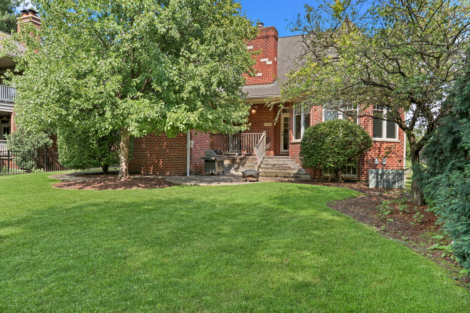 5684 Wolf Road, Western Springs, IL 60558