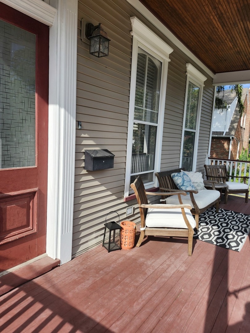 18 E Wood Street, Palatine, IL 60067