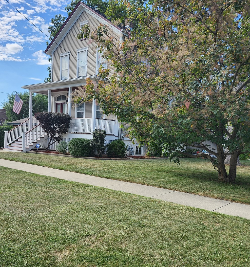 18 E Wood Street, Palatine, IL 60067
