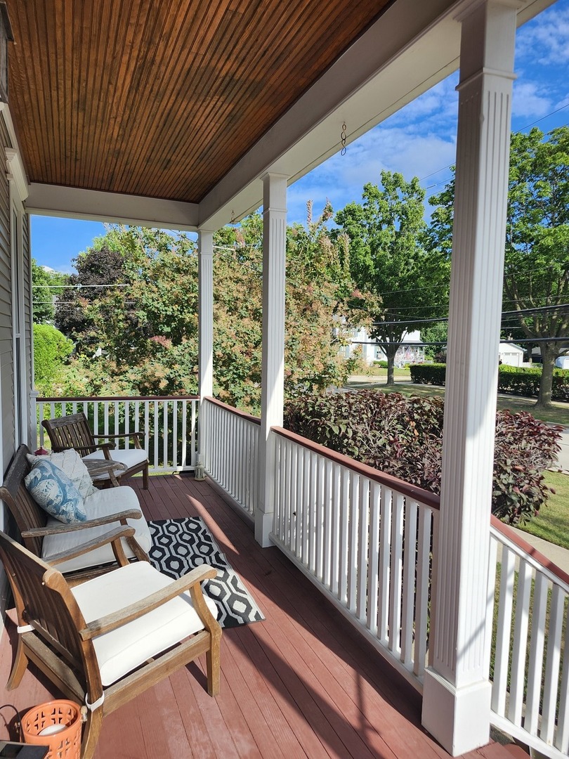 18 E Wood Street, Palatine, IL 60067