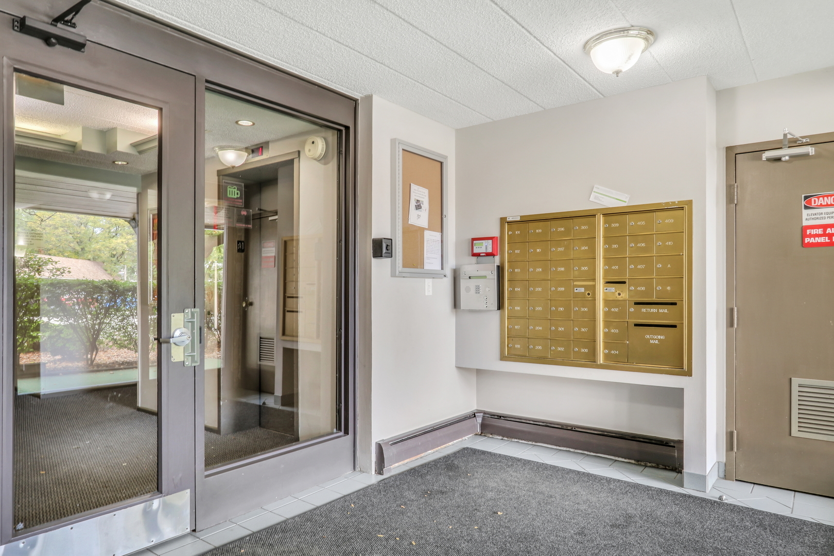 1107 S Old Wilke Road #201, Arlington Heights, IL 60005