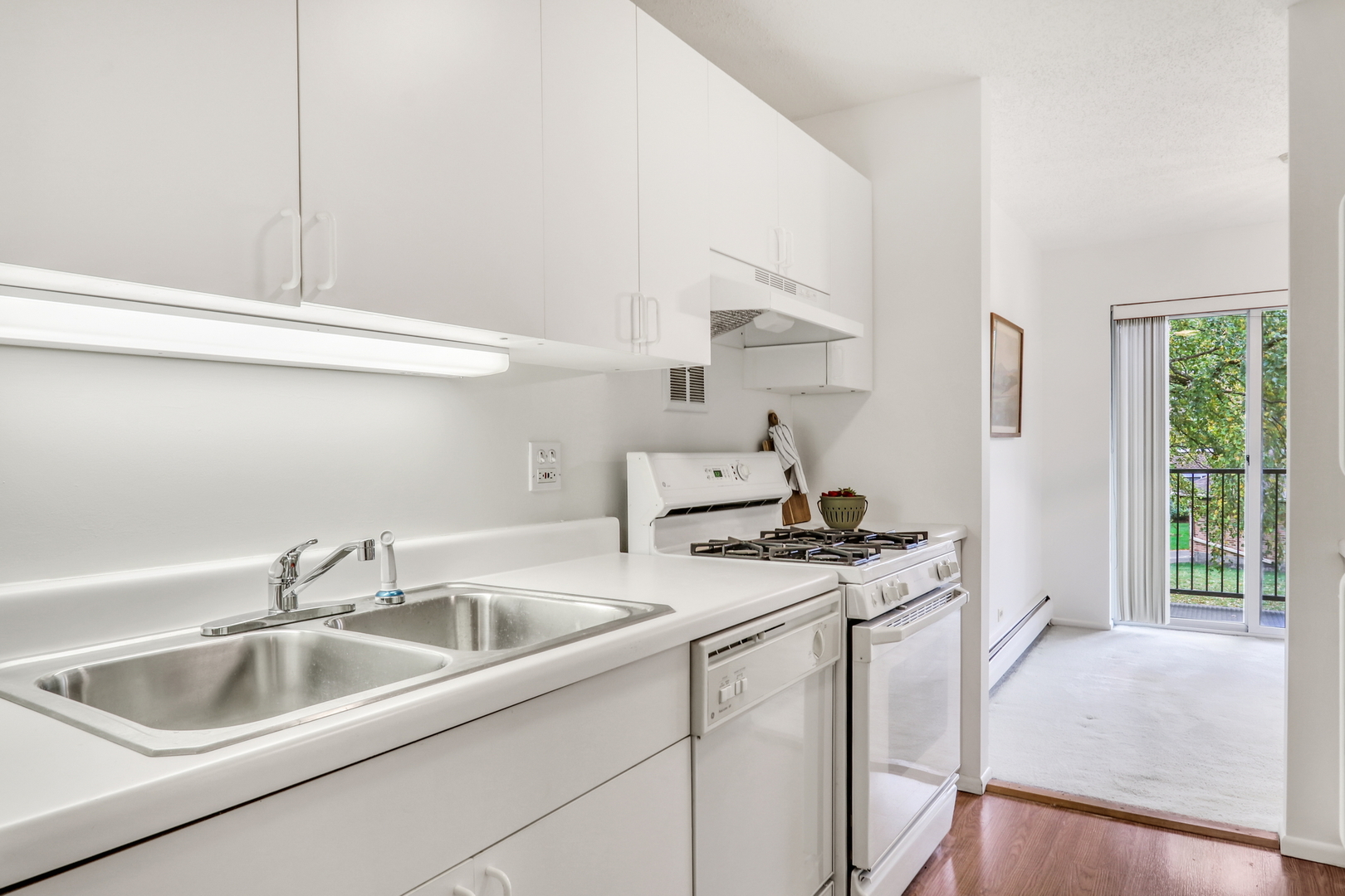 1107 S Old Wilke Road #201, Arlington Heights, IL 60005