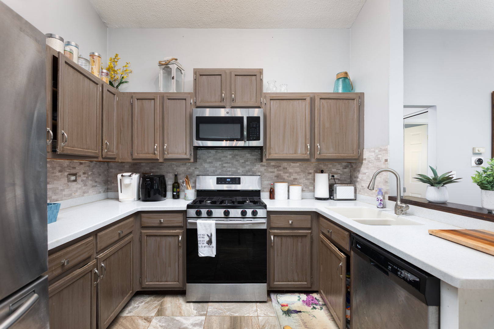 417 TRAVELAIRE Avenue, Naperville, IL 60565