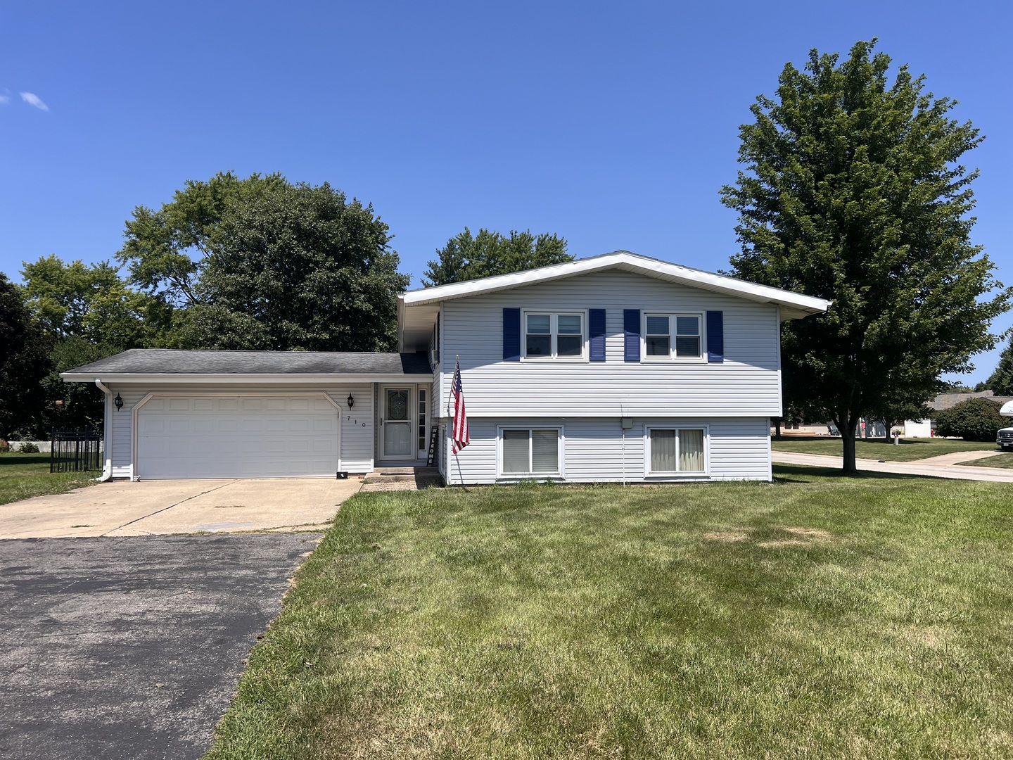 710 E Larmon Street, Tolono, IL 61880