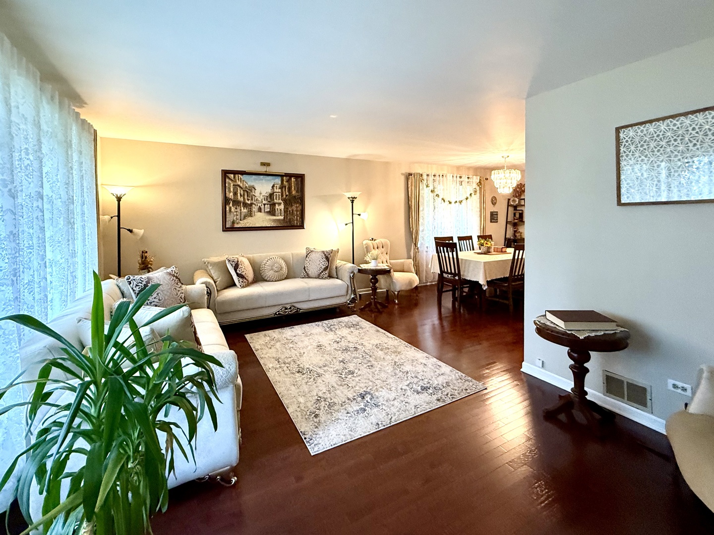 9s525 ALLISON Court, Willowbrook, IL 60527