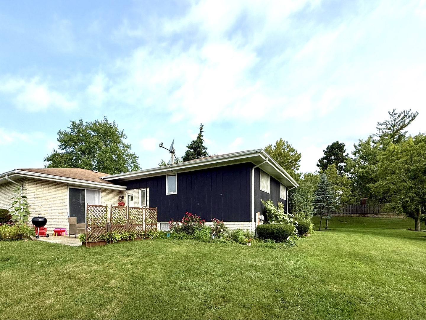 9s525 ALLISON Court, Willowbrook, IL 60527