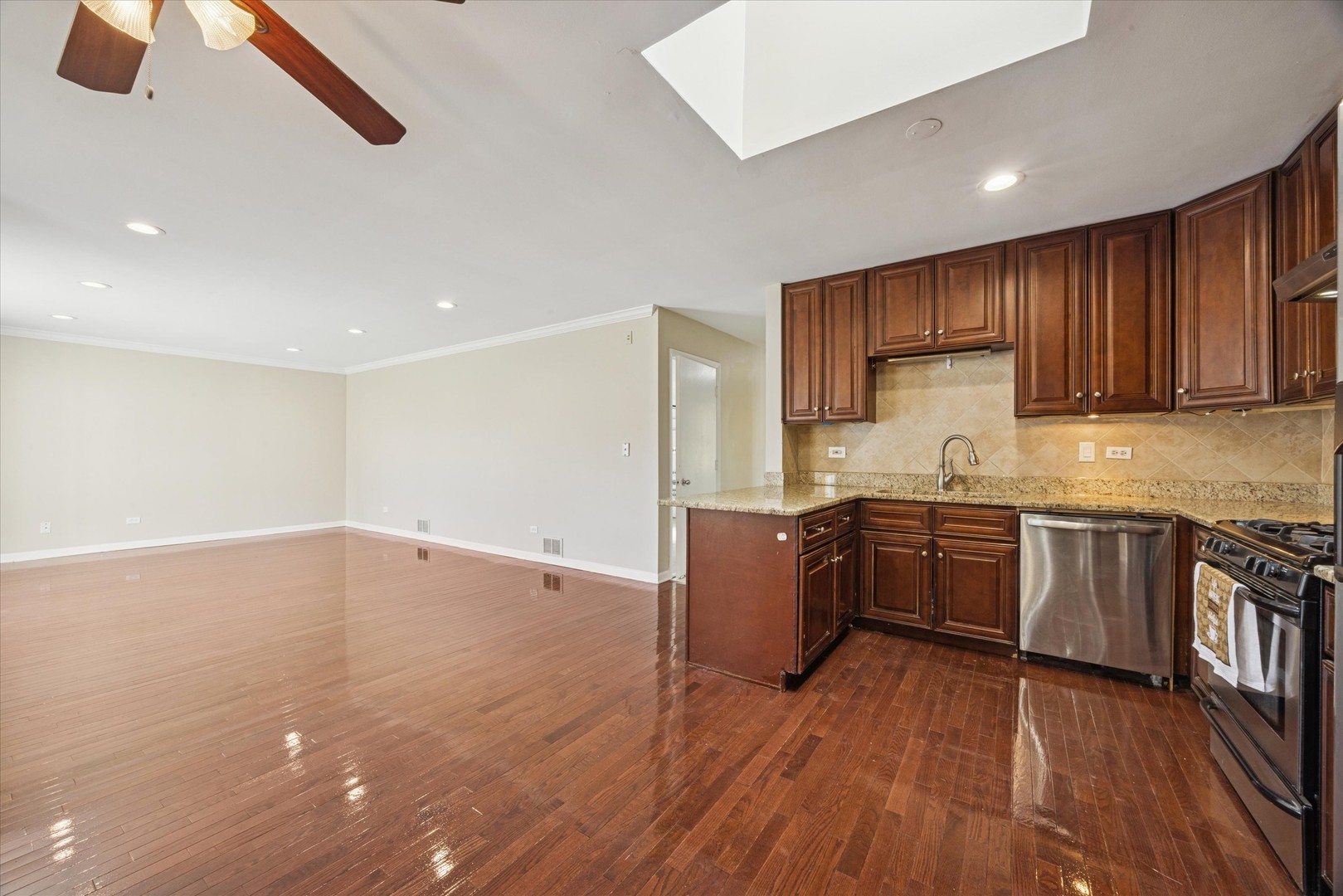 9s525 ALLISON Court, Willowbrook, IL 60527