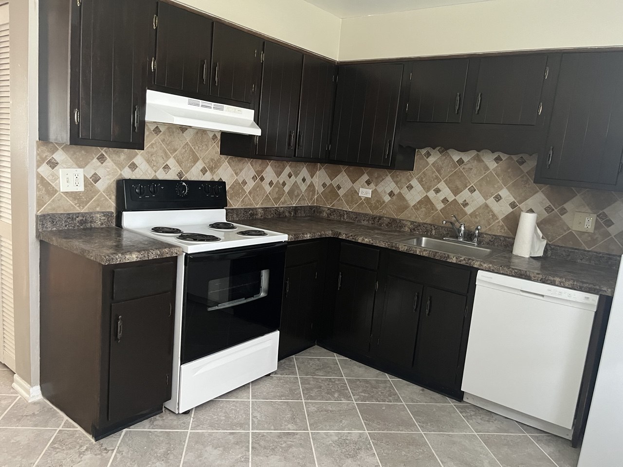 4062 Charleston Road #1E, Matteson, IL 60443