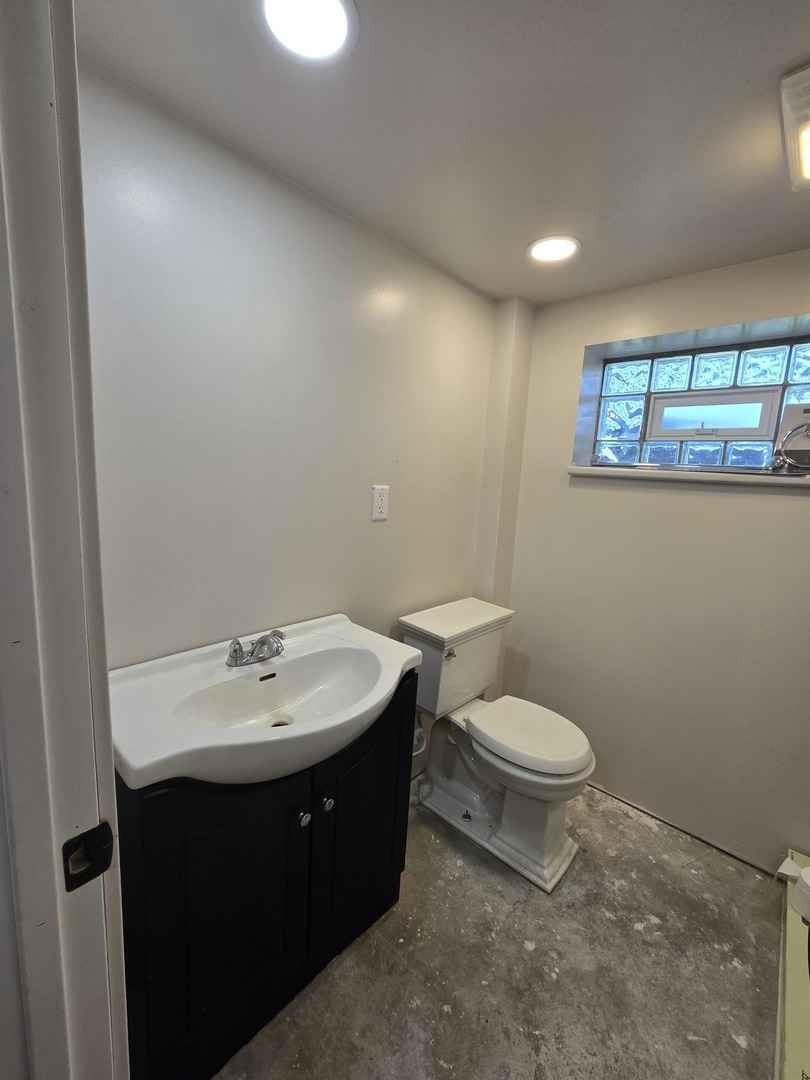 14045 Bensley Avenue, Burnham, IL 60633