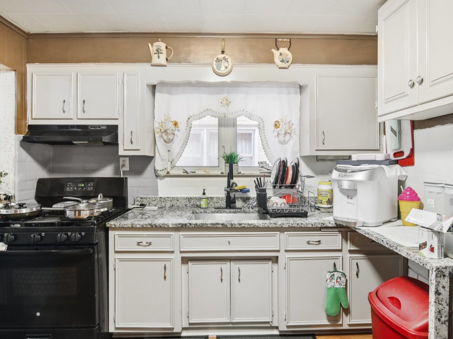 6148 S Tripp Avenue, Chicago, IL 60629