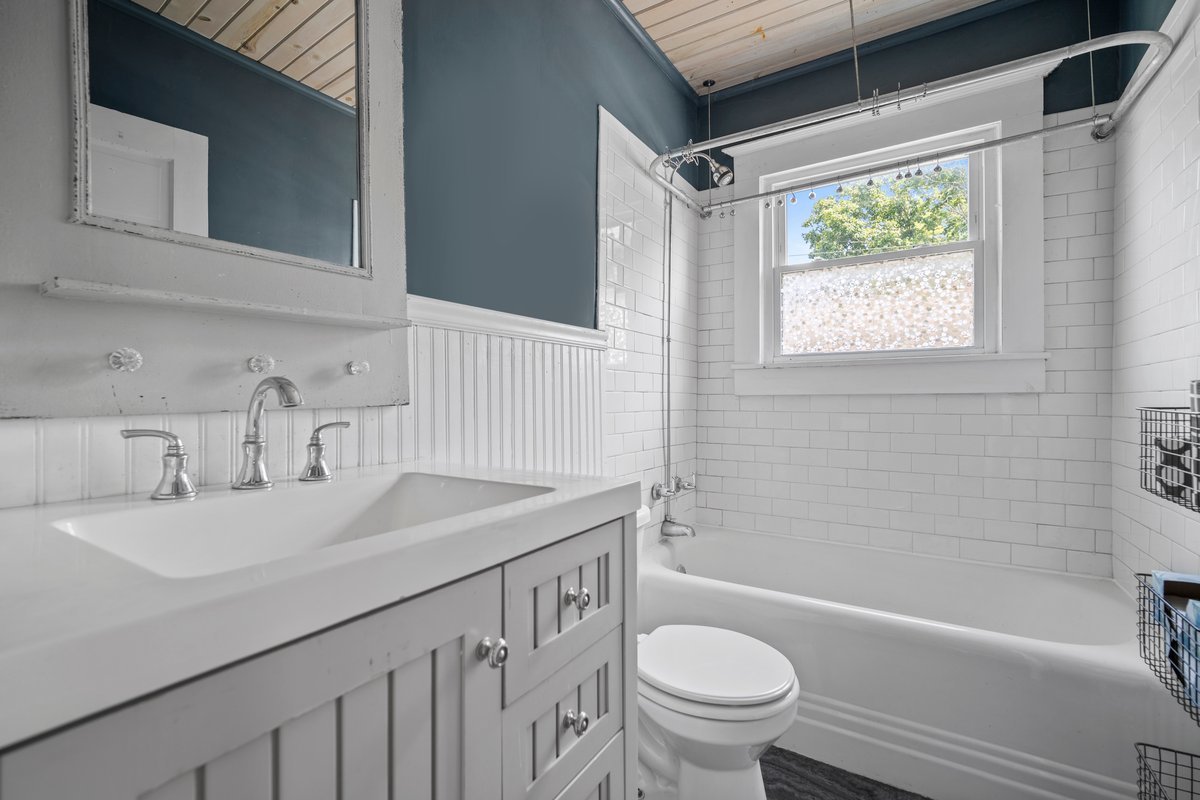 1205 E Oakland Avenue, Bloomington, IL 61701