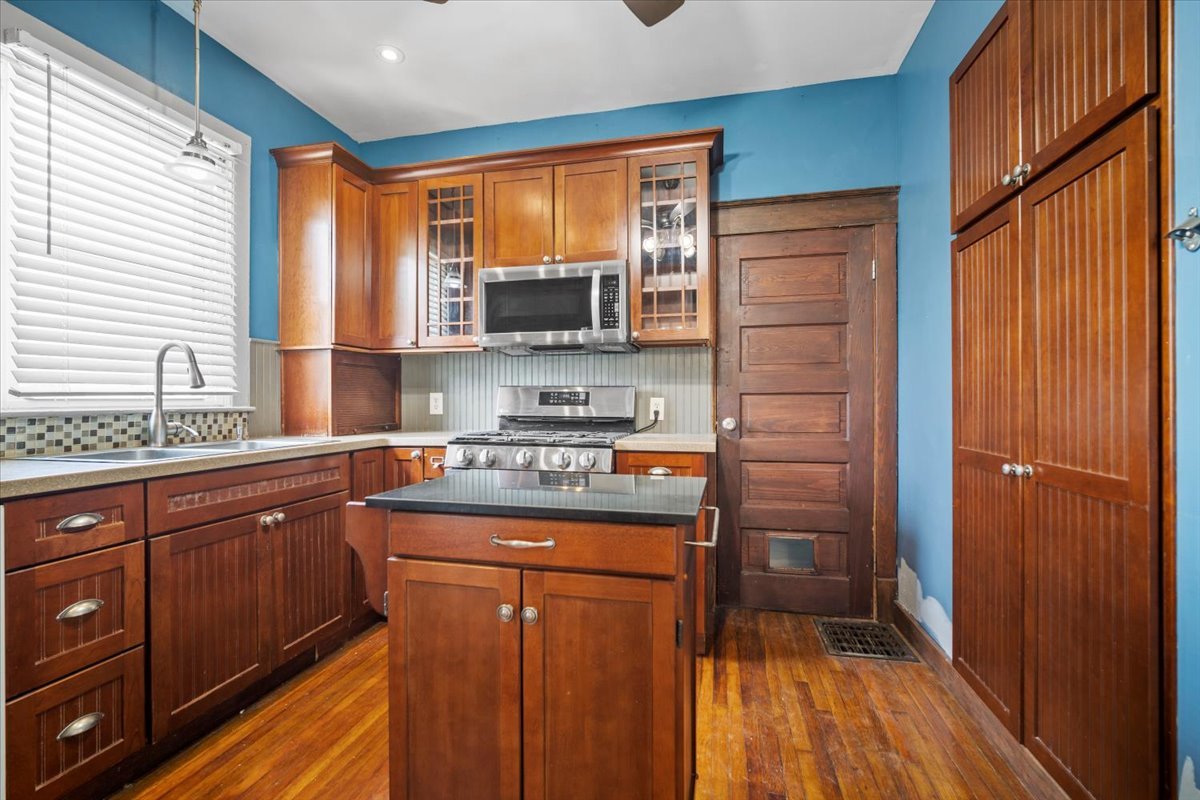 1205 E Oakland Avenue, Bloomington, IL 61701