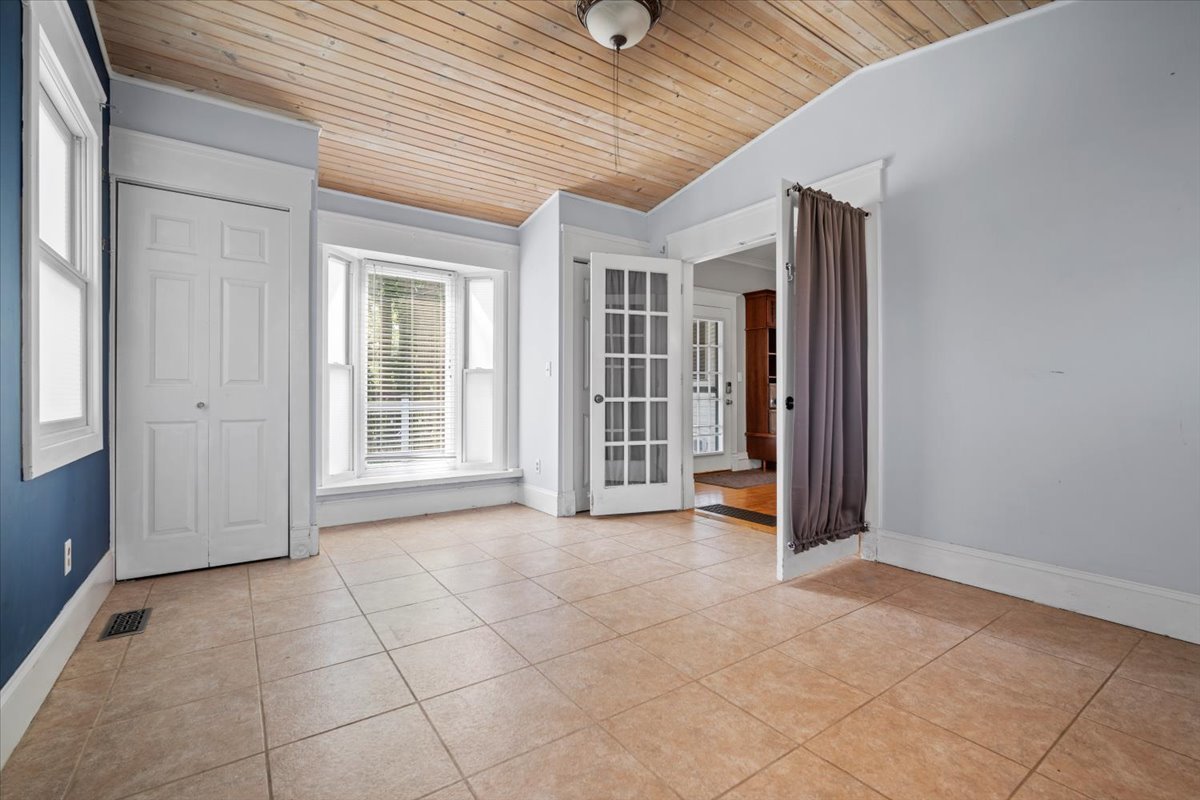 1205 E Oakland Avenue, Bloomington, IL 61701