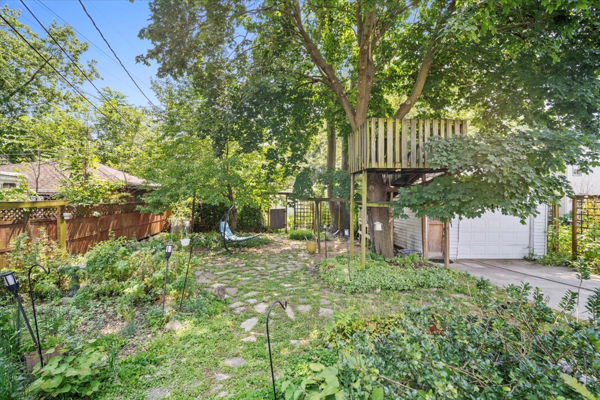 1205 E Oakland Avenue, Bloomington, IL 61701