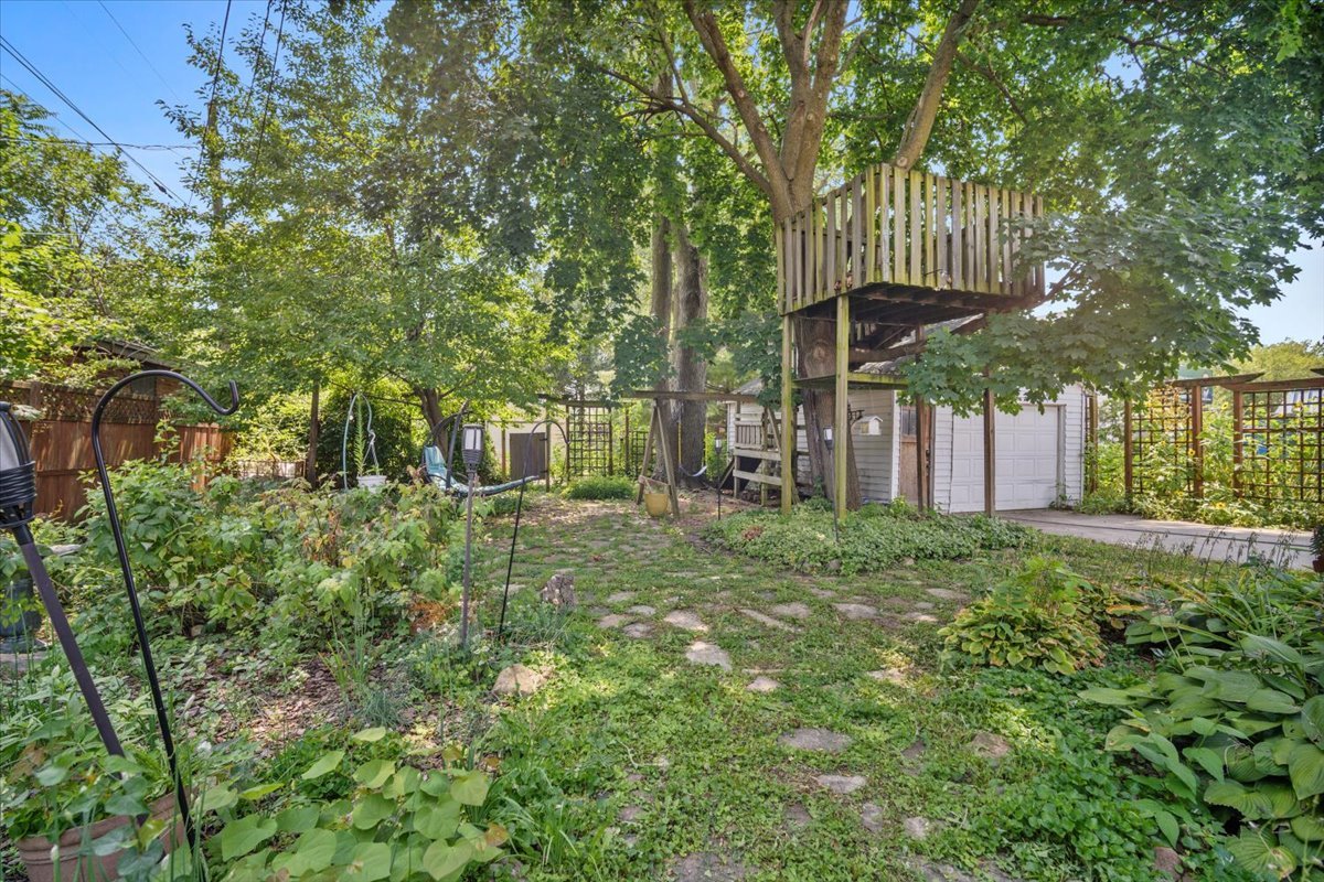 1205 E Oakland Avenue, Bloomington, IL 61701