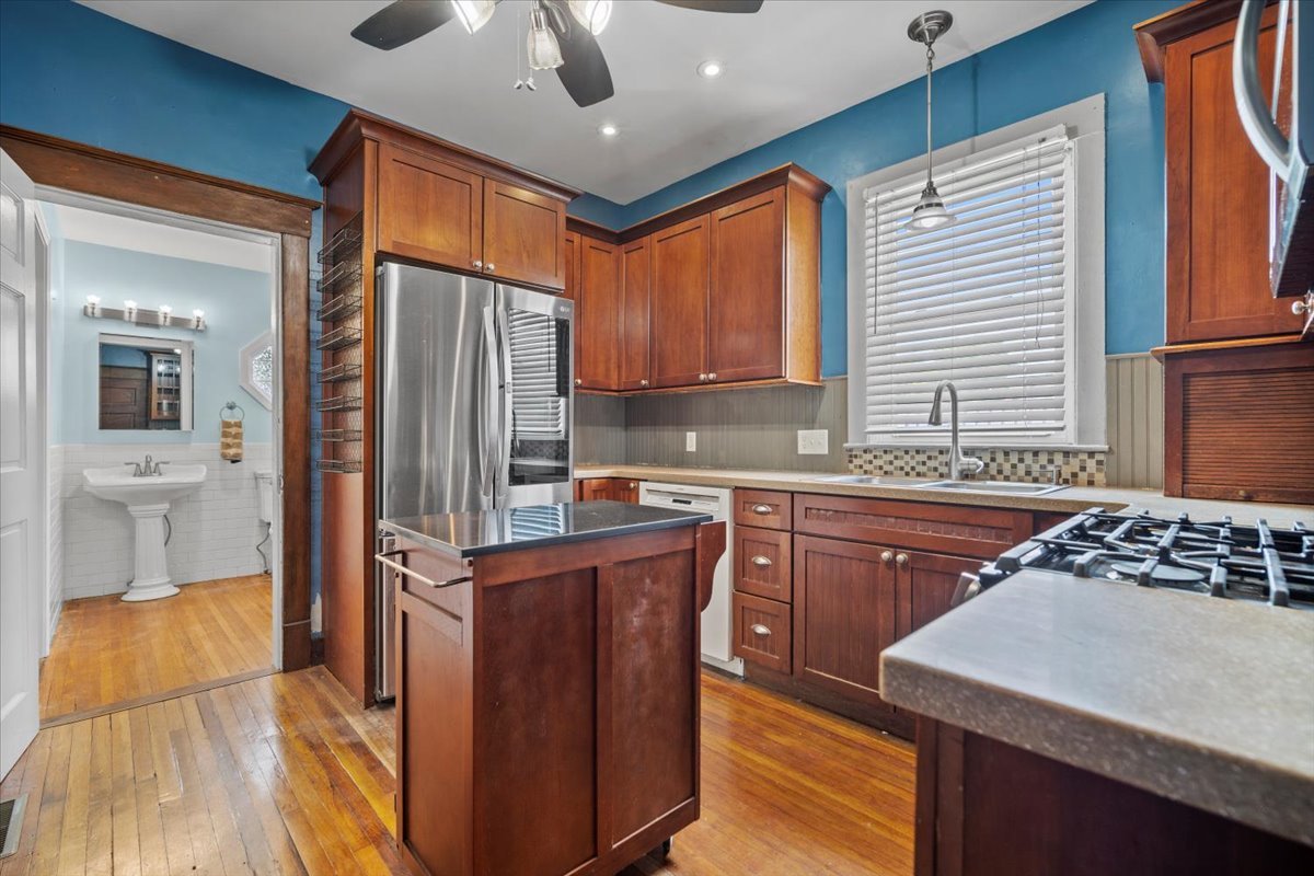 1205 E Oakland Avenue, Bloomington, IL 61701