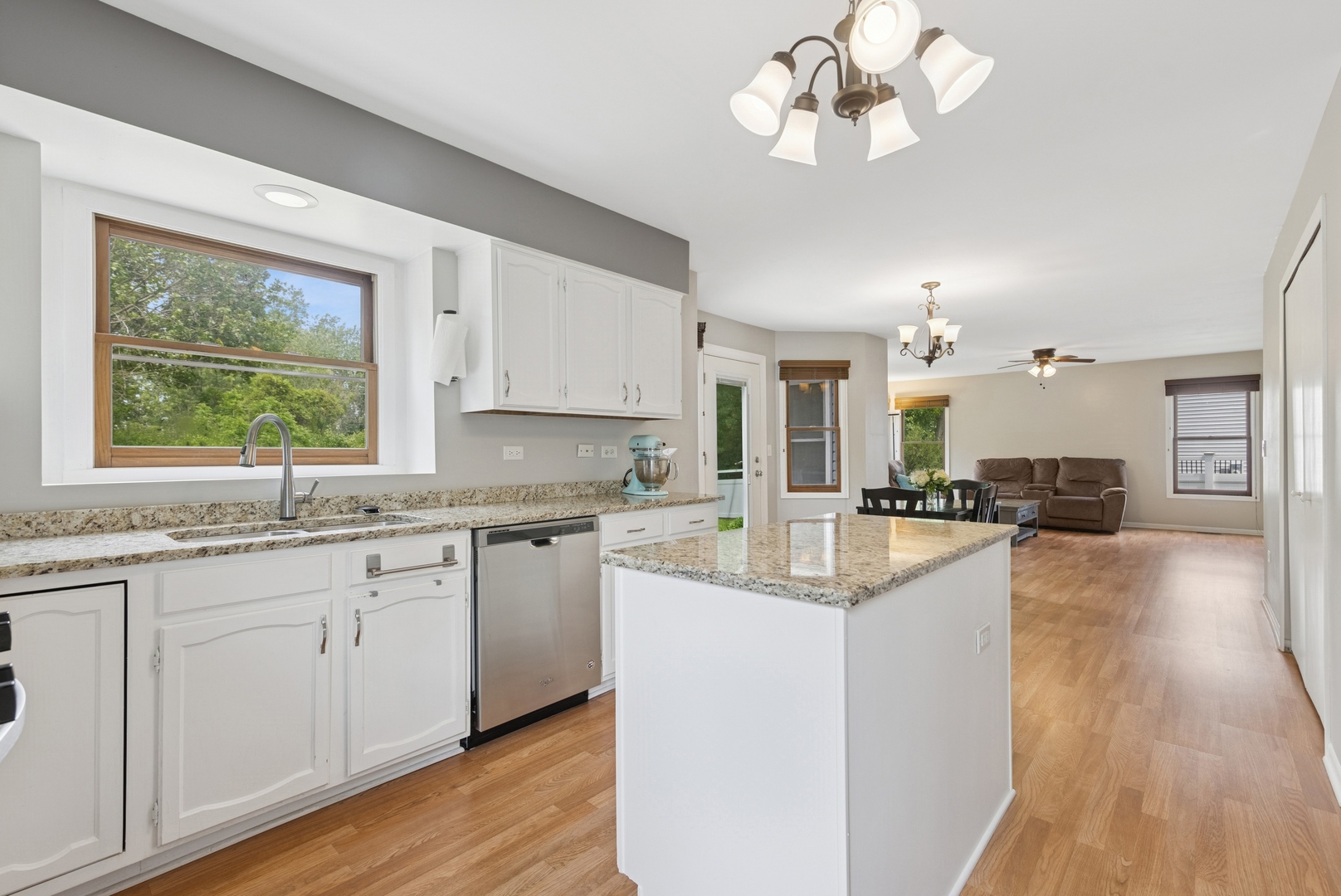 1680 Hidden Valley Drive, Bolingbrook, IL 60490
