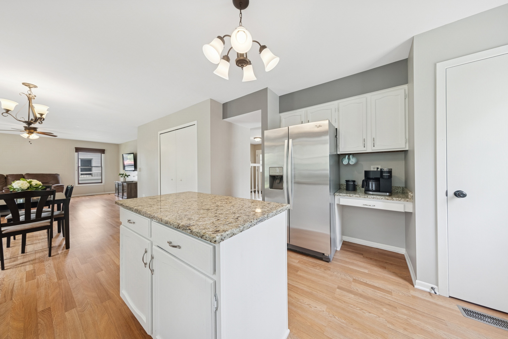 1680 Hidden Valley Drive, Bolingbrook, IL 60490