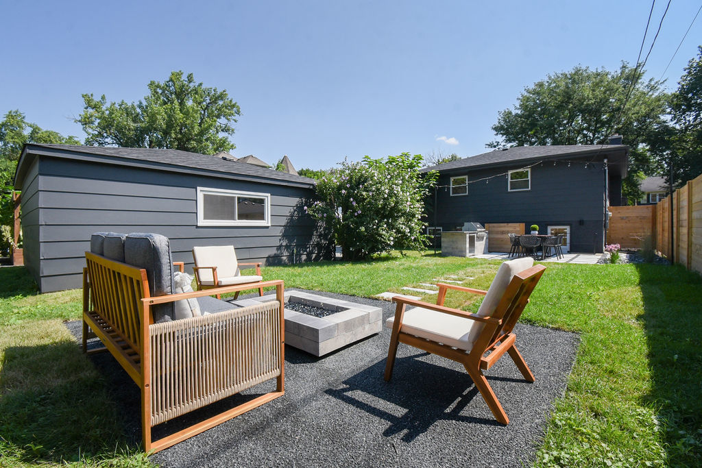 20 N Edgewood Avenue, La Grange, IL 60525