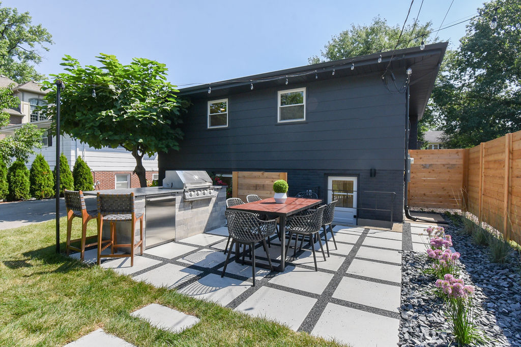 20 N Edgewood Avenue, La Grange, IL 60525