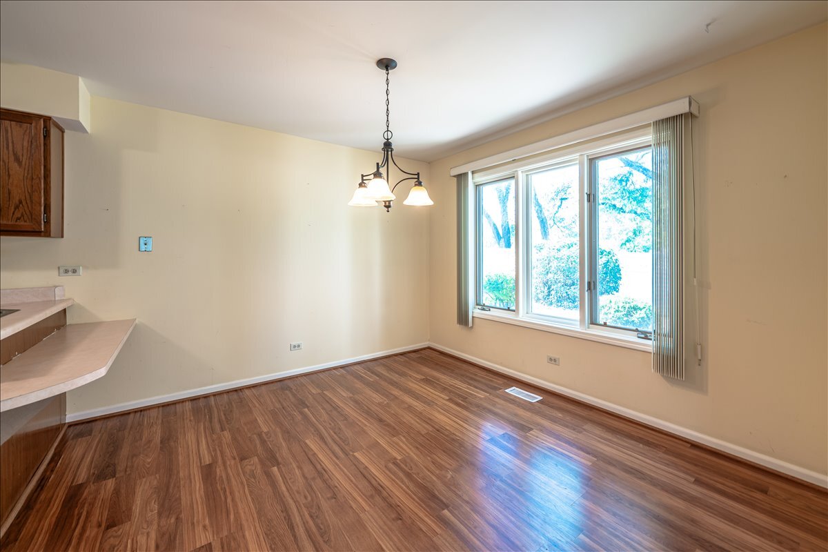 1510 N KENDAL Court, Arlington Heights, IL 60004