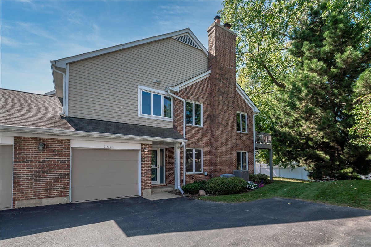 1510 N KENDAL Court, Arlington Heights, IL 60004