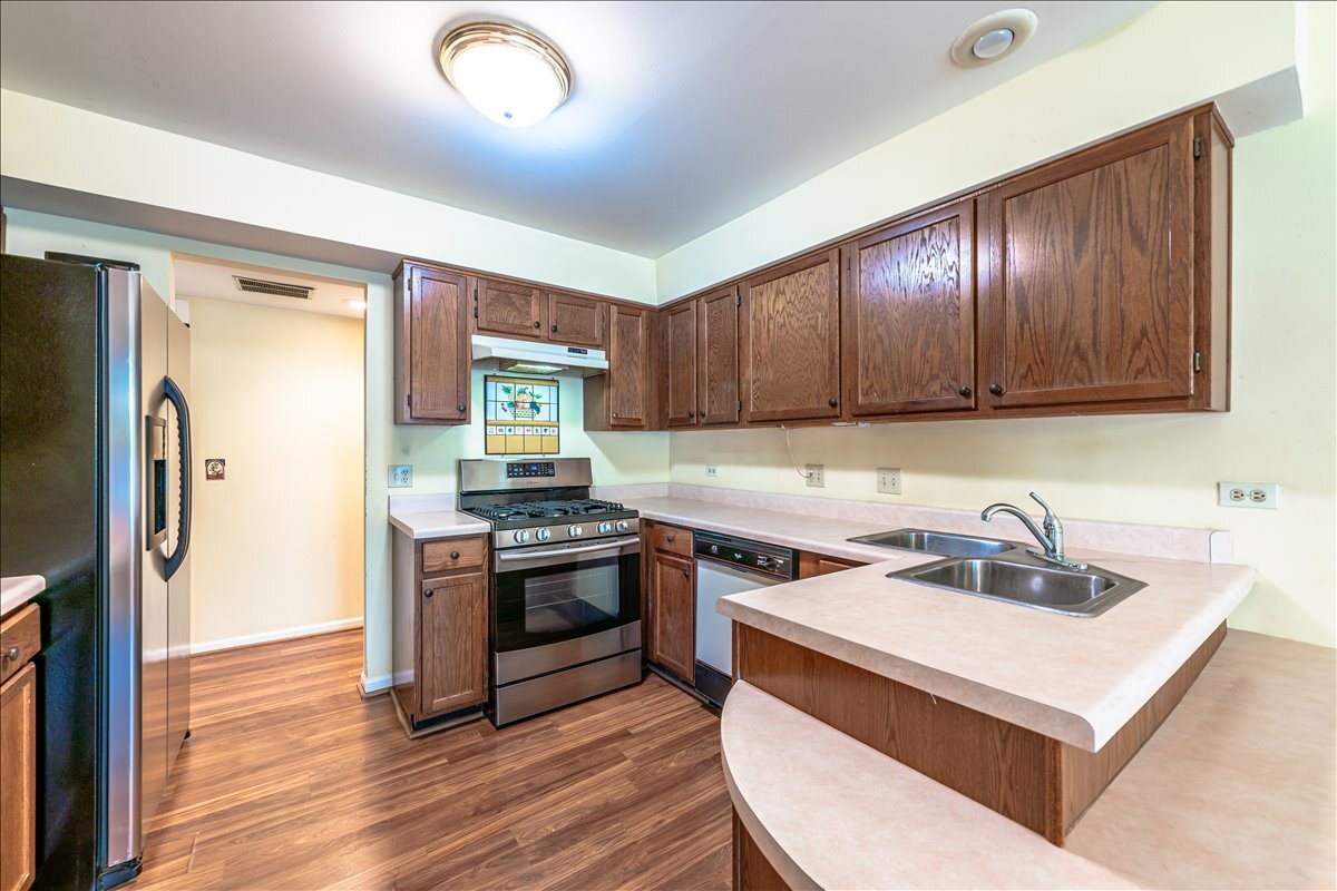 1510 N KENDAL Court, Arlington Heights, IL 60004