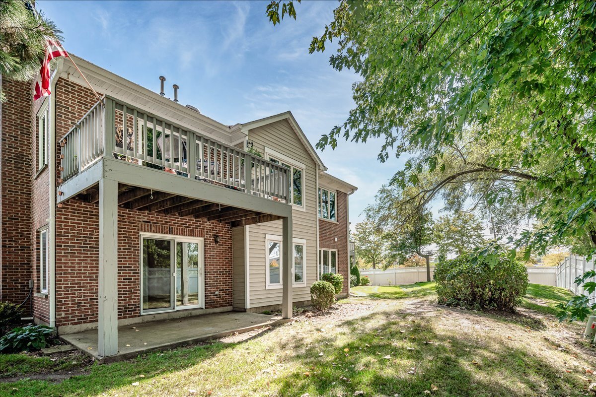 1510 N KENDAL Court, Arlington Heights, IL 60004