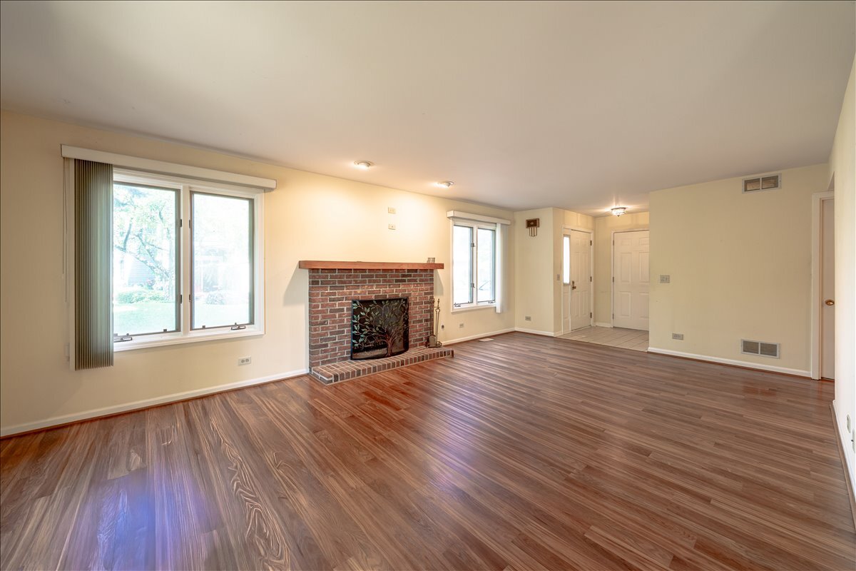 1510 N KENDAL Court, Arlington Heights, IL 60004