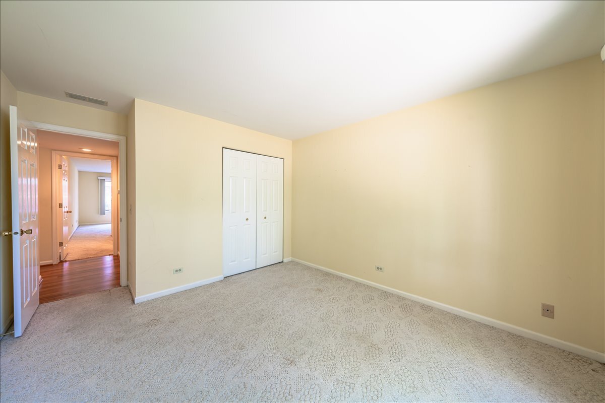 1510 N KENDAL Court, Arlington Heights, IL 60004