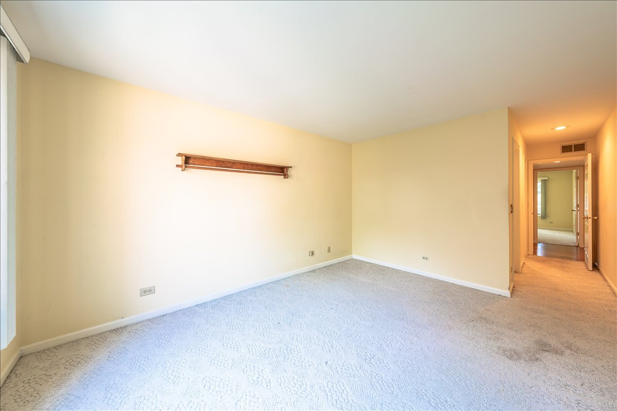 1510 N KENDAL Court, Arlington Heights, IL 60004