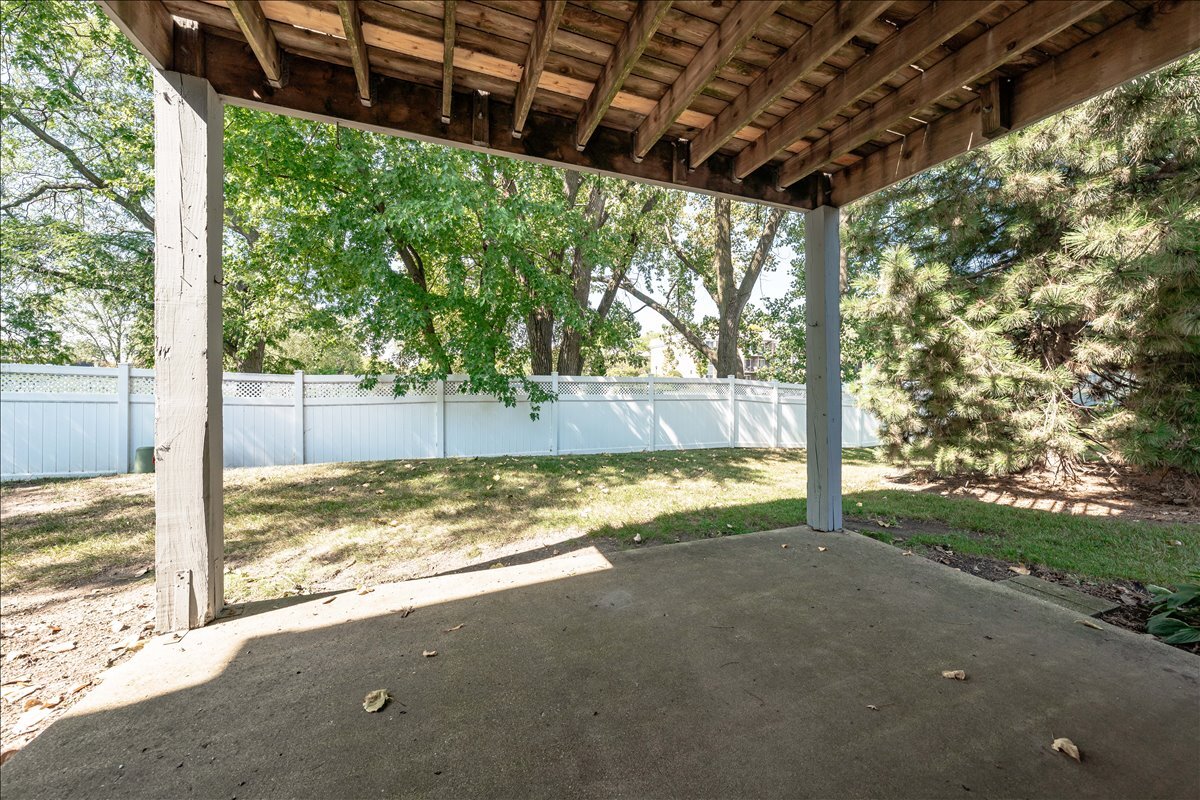 1510 N KENDAL Court, Arlington Heights, IL 60004