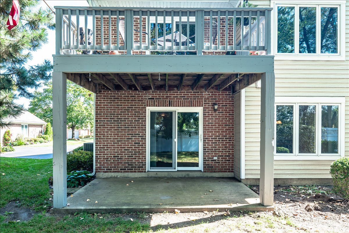 1510 N KENDAL Court, Arlington Heights, IL 60004