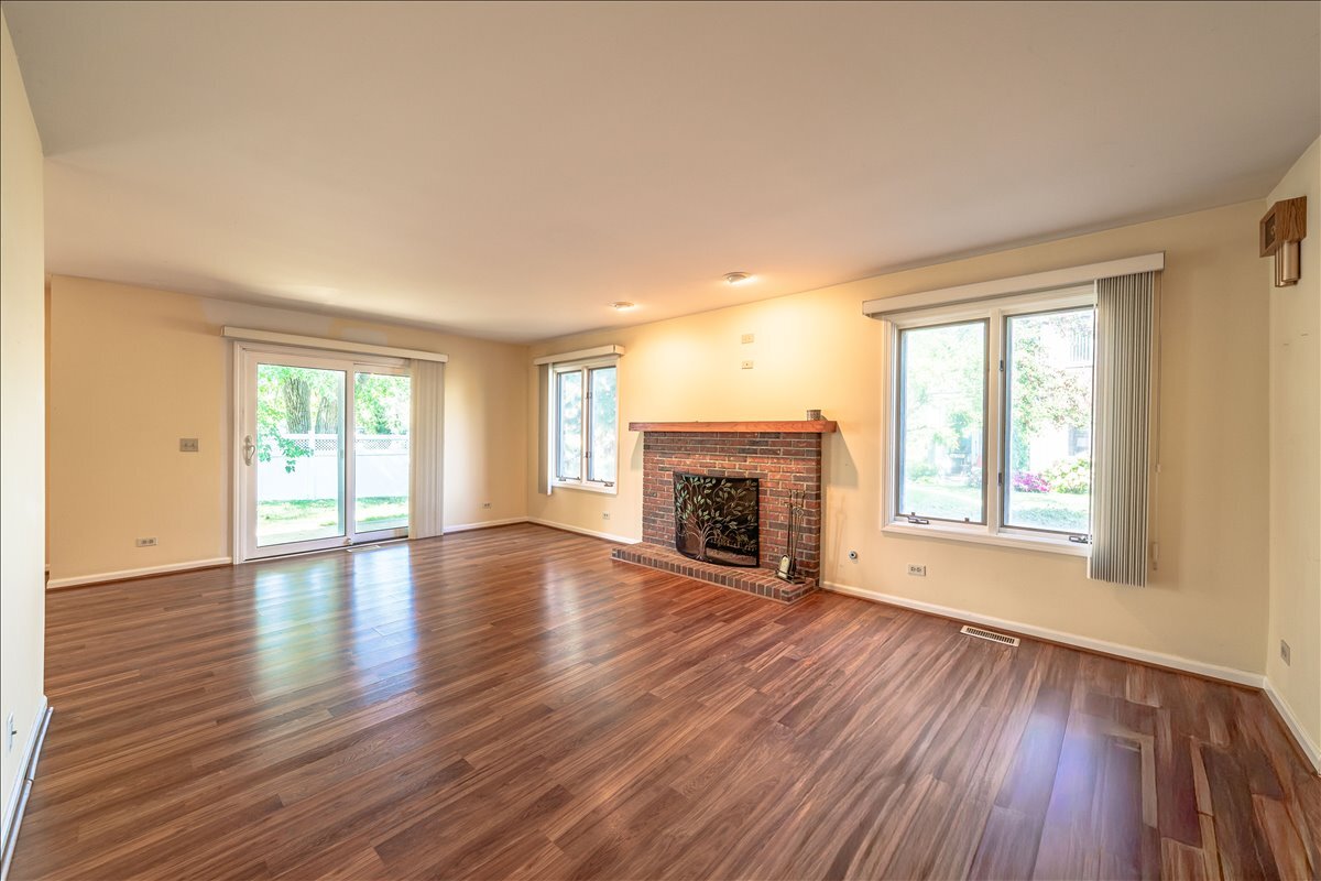 1510 N KENDAL Court, Arlington Heights, IL 60004