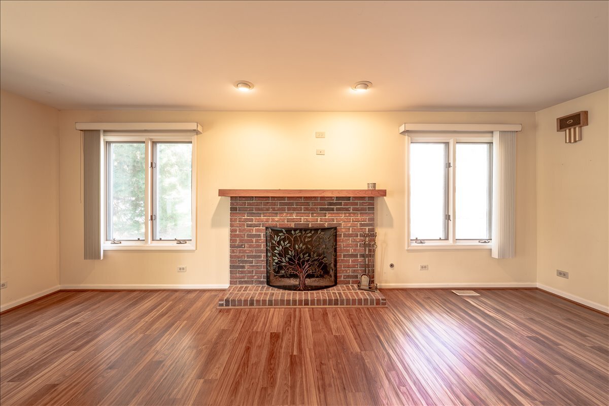 1510 N KENDAL Court, Arlington Heights, IL 60004