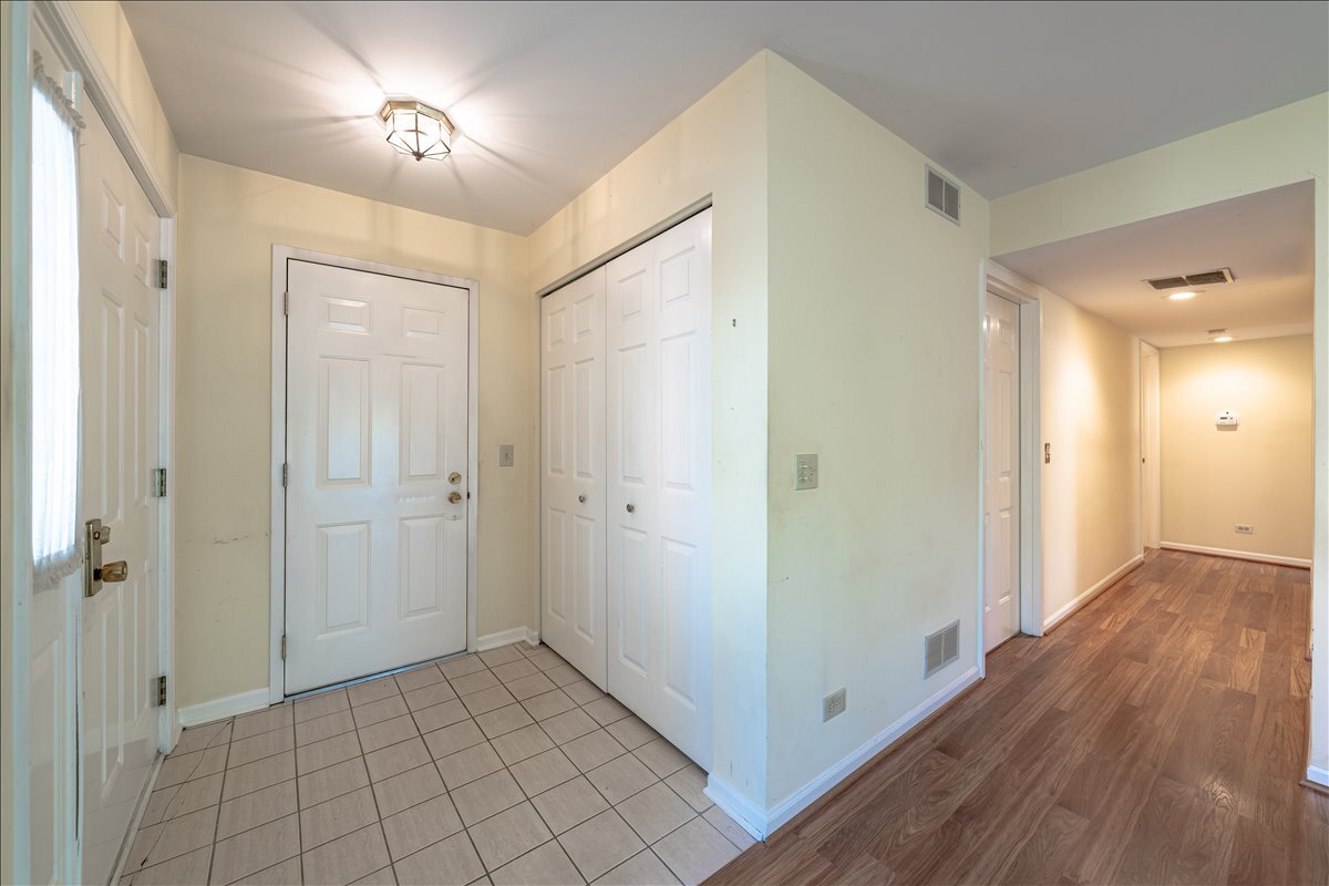 1510 N KENDAL Court, Arlington Heights, IL 60004