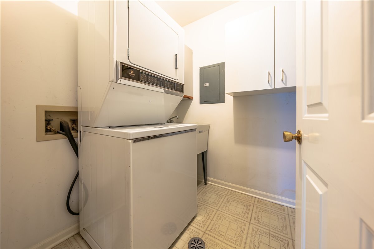 1510 N KENDAL Court, Arlington Heights, IL 60004