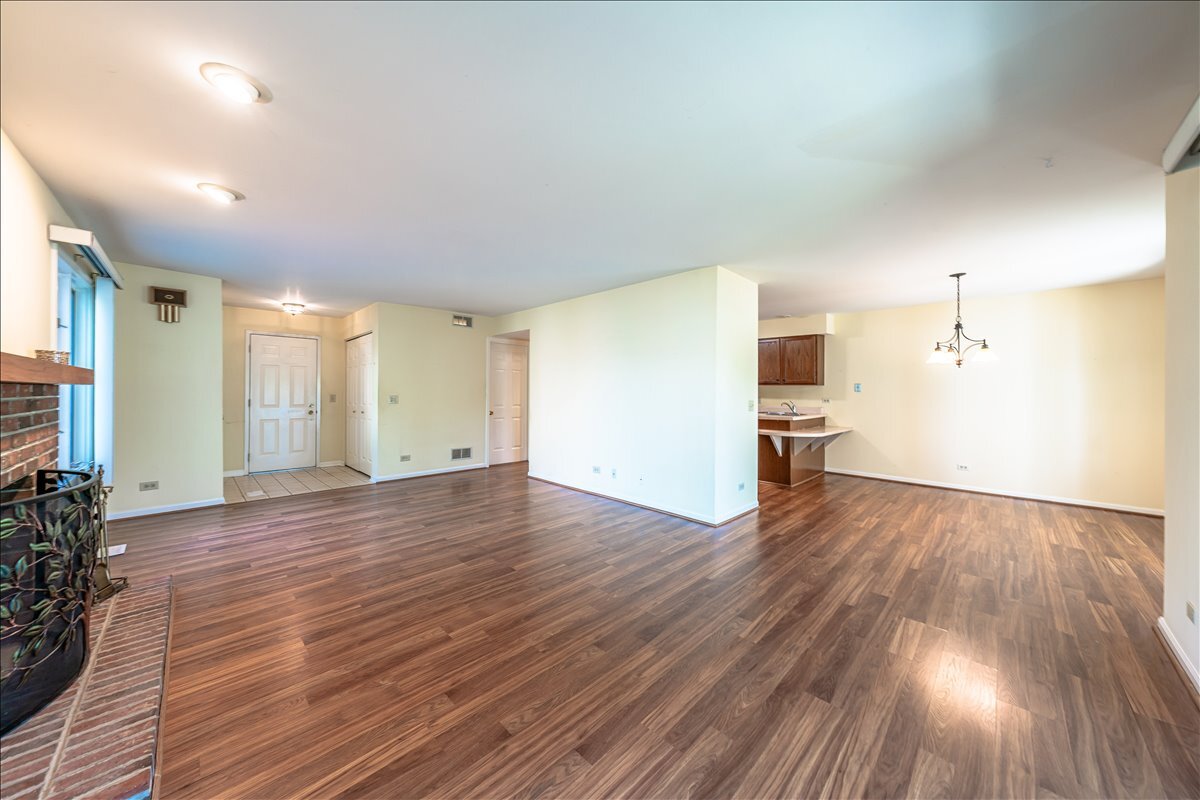 1510 N KENDAL Court, Arlington Heights, IL 60004