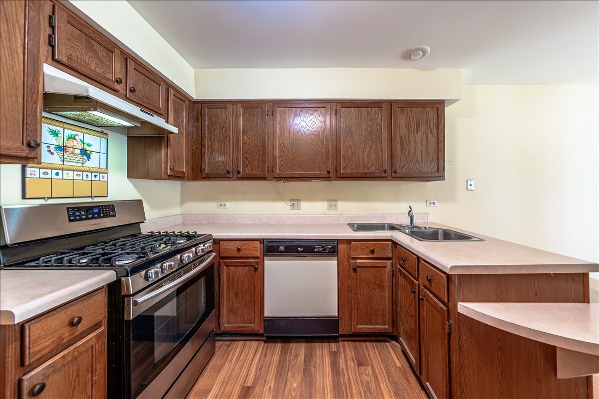 1510 N KENDAL Court, Arlington Heights, IL 60004