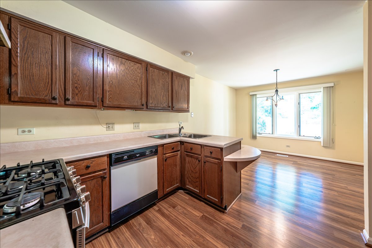 1510 N KENDAL Court, Arlington Heights, IL 60004