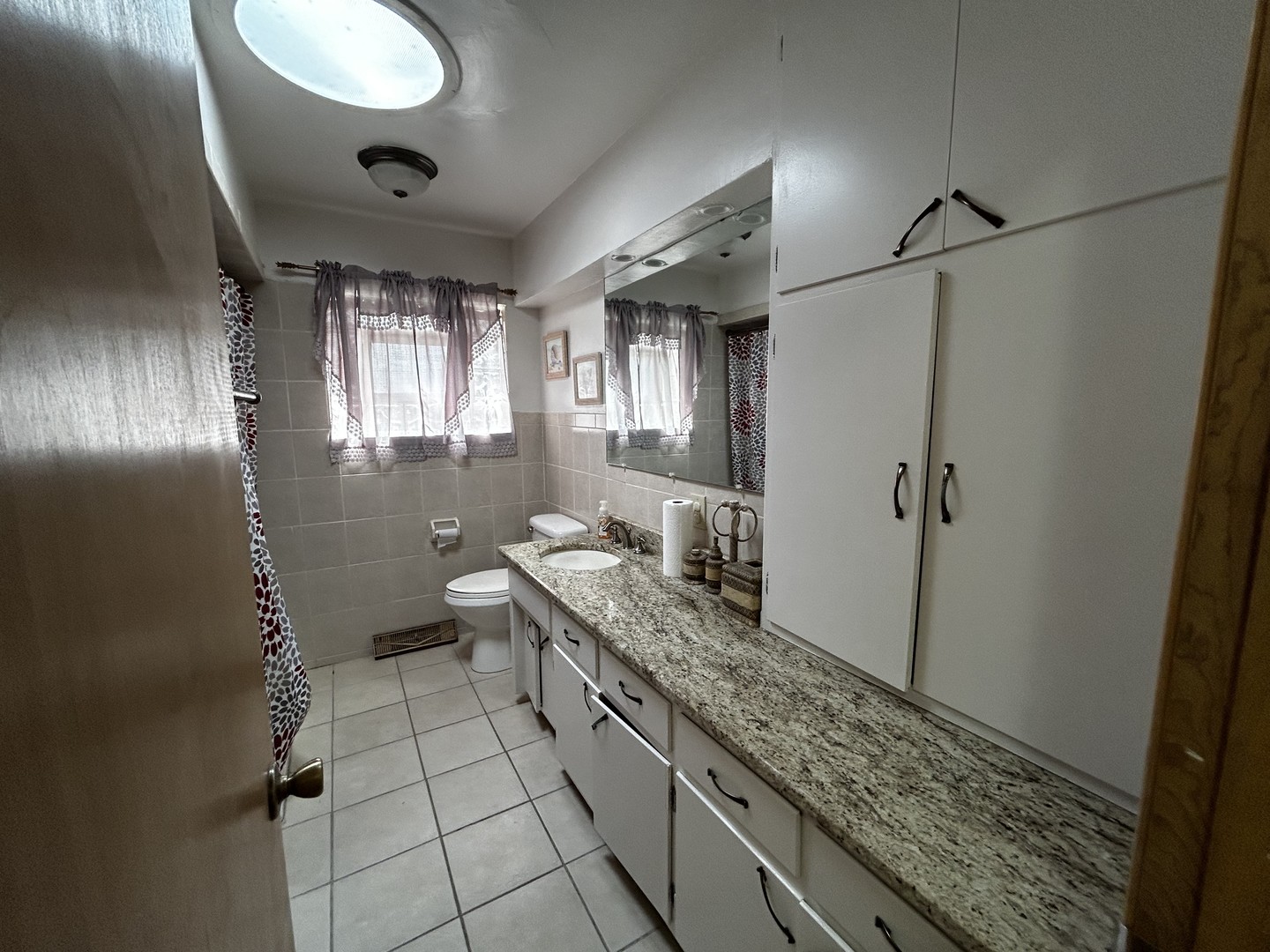 865 E 165th Street, South Holland, IL 60473