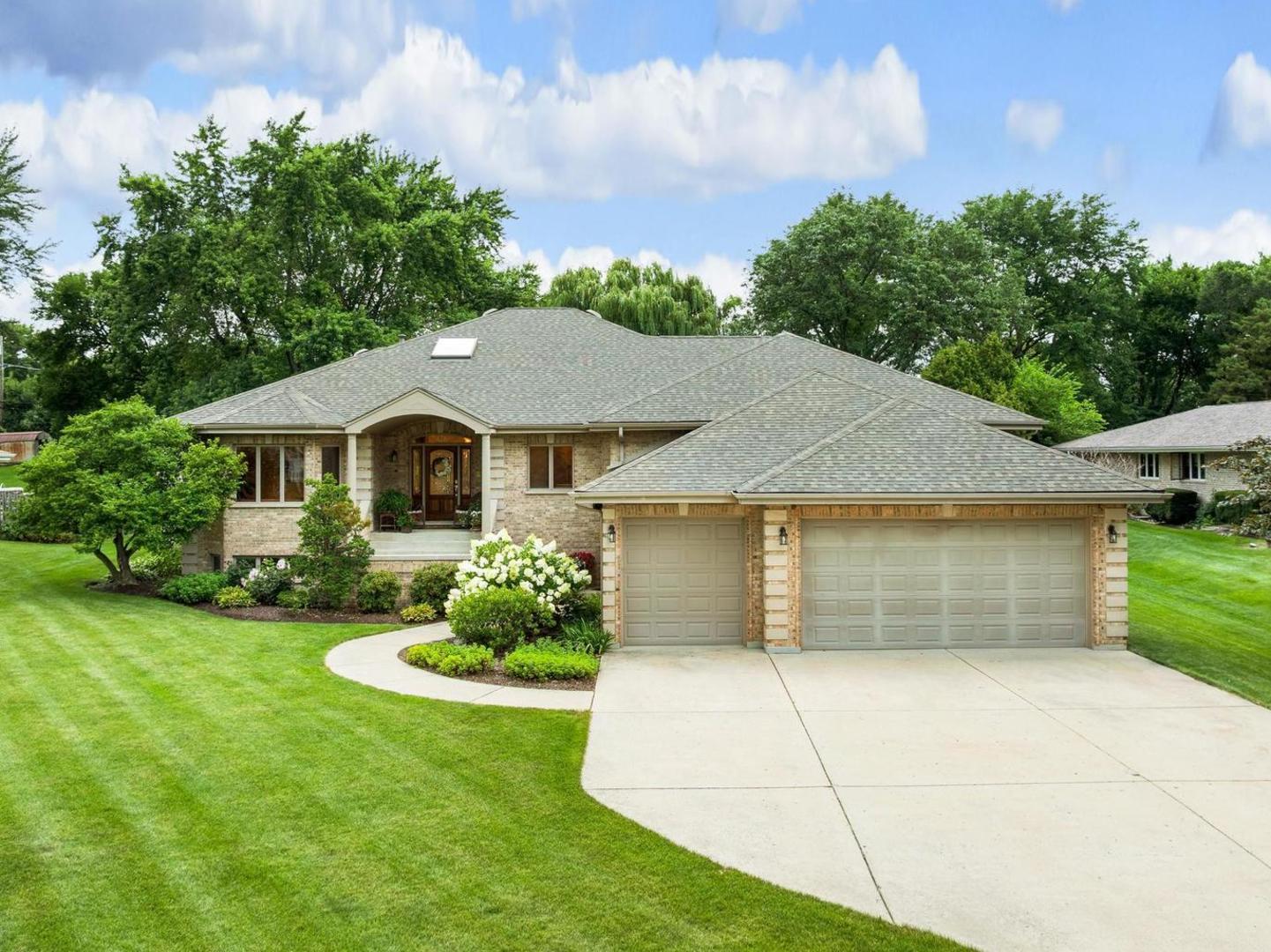 426 E Niagara Avenue, Schaumburg, IL 60193