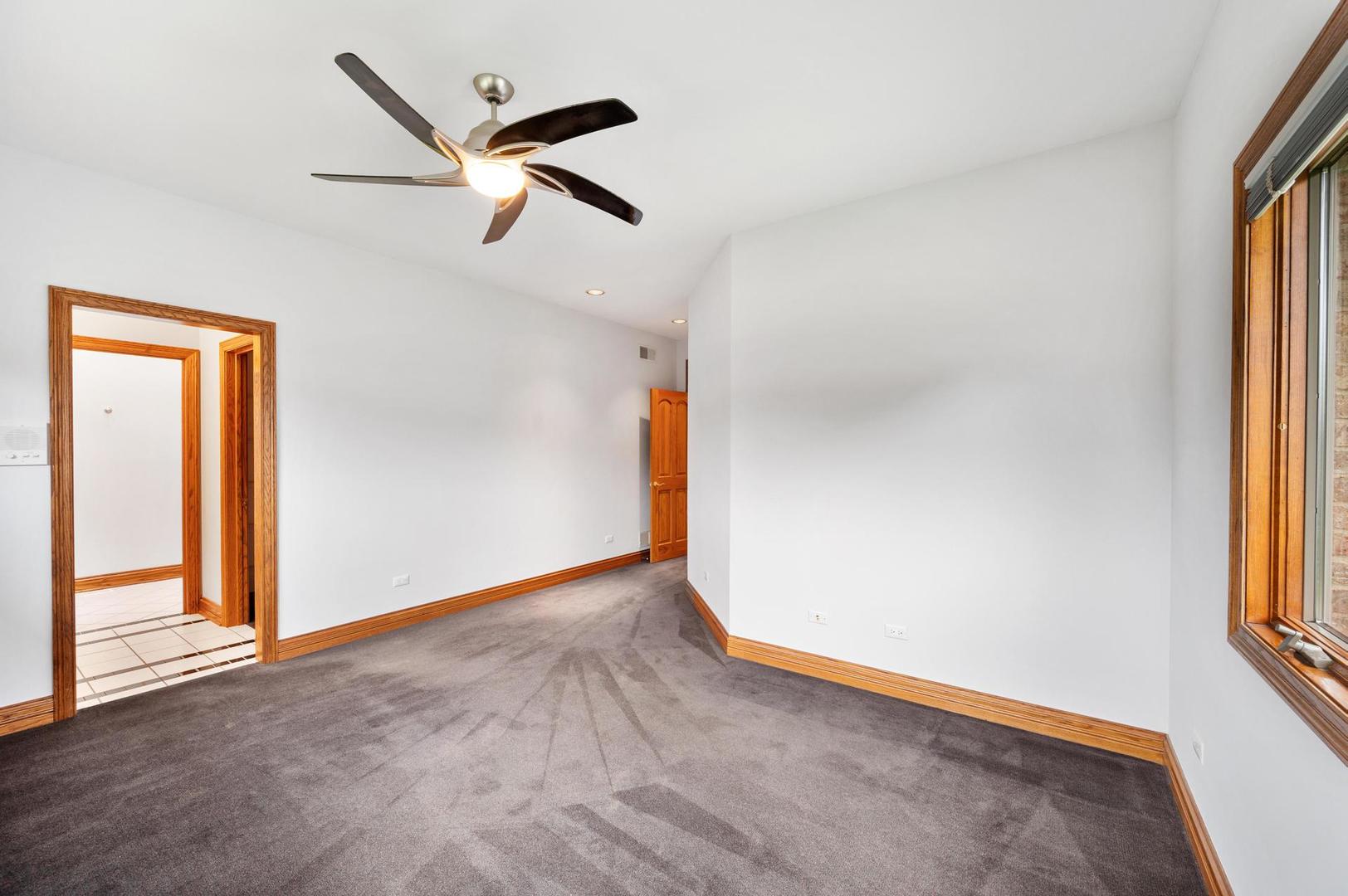 426 E Niagara Avenue, Schaumburg, IL 60193