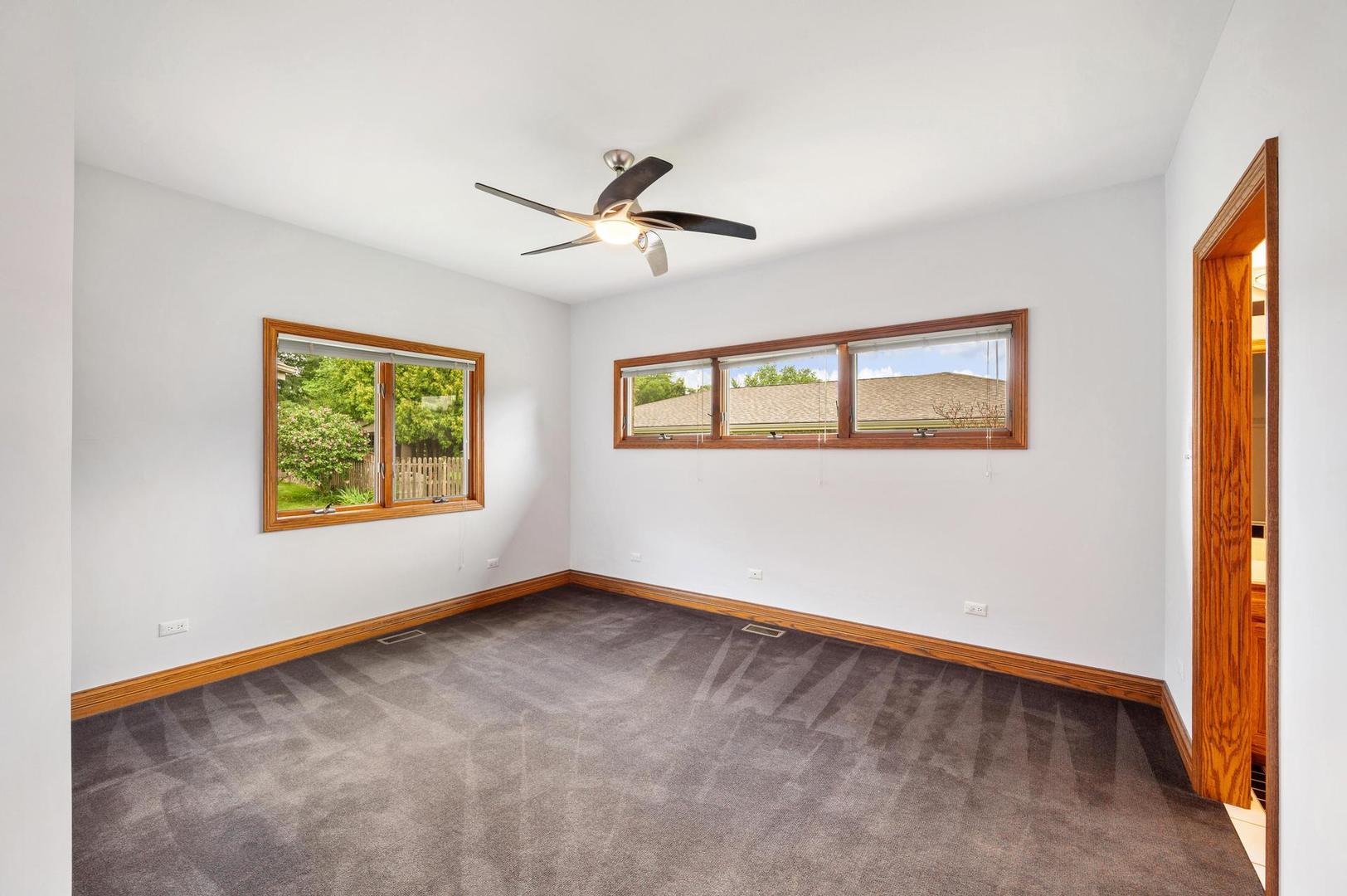 426 E Niagara Avenue, Schaumburg, IL 60193