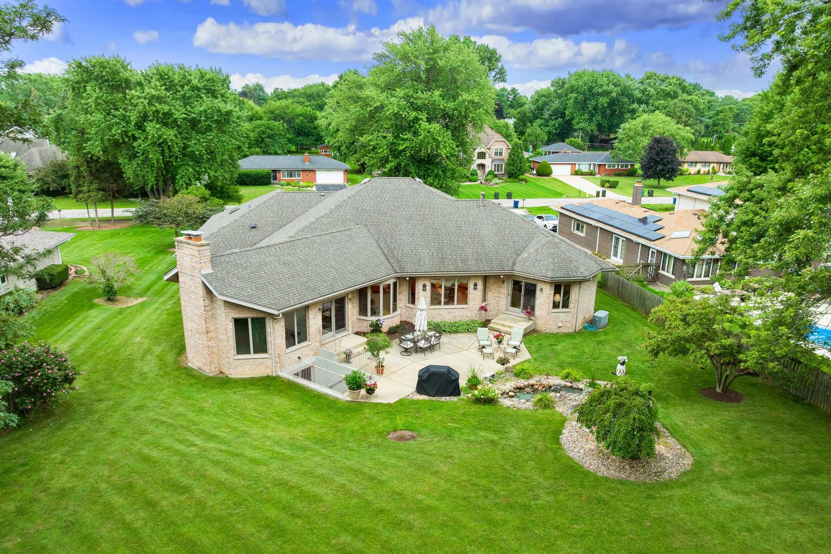 426 E Niagara Avenue, Schaumburg, IL 60193