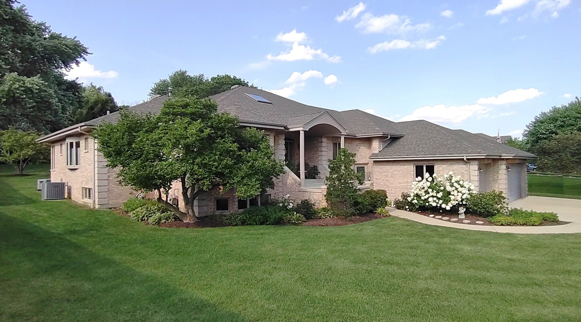 426 E Niagara Avenue, Schaumburg, IL 60193